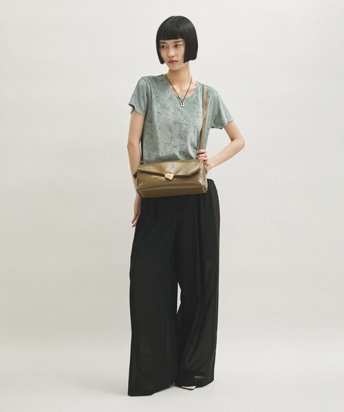 ADAM ET ROPE'（アダムエロペ）の「クラッシュベロアTシャツ（Tシャツ/カットソー・レディース・オフホワイト/ダークブラウン/モスグリーン/ブルー系/ピンク・F）」の11枚目の写真