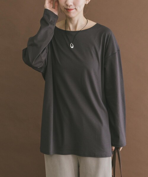 ITEMS URBANRESEARCH（アイテムズ アーバンリサーチ）の「シルケットボートネックロンTシャツ（Tシャツ/カットソー・レディース・WHT/BLK/CHA・Free）」の19枚目の写真
