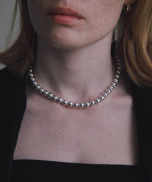 URBAN RESEARCH(アーバンリサーチ)の「decor『デコール』 Hematite8mmBallchoker(ネックレス・レディース・SILVER・-)」の2枚目の写真