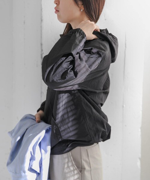 URBAN RESEARCH DOORS(アーバンリサーチドアーズ)の「FORK&SPOON シアーアノラックパーカー(パーカー・レディース・OFF/BLACK・1)」の17枚目の写真
