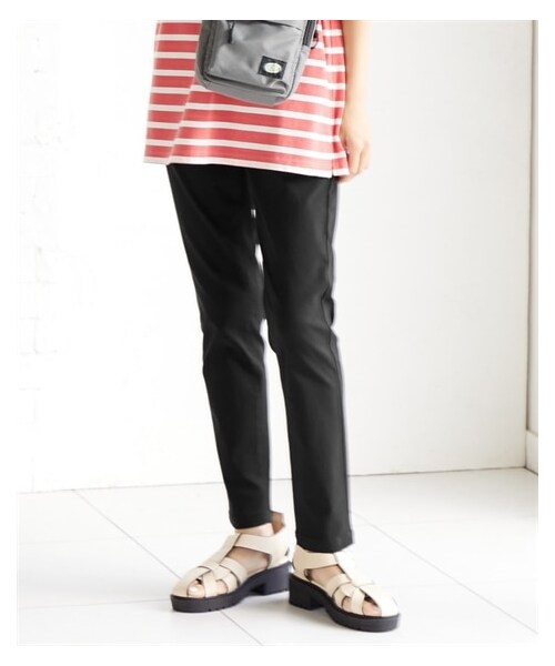 nissen（ニッセン）の「大きいサイズ(接触冷感)超ストレッチレーヨン混アンクル丈スリムパンツ（ゆったり太もも）（選べる２レングス）（パンツ・レディース・イングリッシュイエロー/ミントグリーン/ライトグレー/ネイビー/黒/モカ/カーキ/プラム/ラベンダー/シャーベットピンク/ミストブルー・L/LL/3L/4L/5L/6L/8L/10L/12L/M）」の4枚目の写真