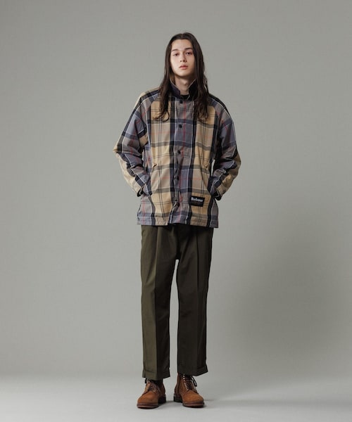 ADAM ET ROPE'(アダムエロペ)の「【撥水】ワンプリーツ クロップドシルエット チノパンツ(チノパンツ・メンズ・ベージュ/カーキ/ネイビー・L/M)」の11枚目の写真