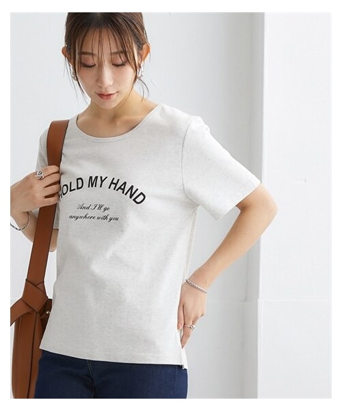 nissen（ニッセン）の「【ひんやりコットン】プリントTシャツ（綿１００％・接触冷感・UVカット）（選べる柄）＜大きいサイズ有＞（Tシャツ/カットソー・レディース・クールロゴ:オフホワイト/クールロゴ:黒/カーブロゴ:チャコールグレー/[在庫限り]カーブロゴ:アイス杢/ブロックデザインロゴ:アイス杢/ドロップ:ブロックデザインロゴ:ネイビー/[在庫限り]ハチドリ:グレージュ/[在庫限り]看板ネコ:モーブピンク/[在庫限り]看板ネコ:グレージュ/[在庫限]リラックス猫スモーキーブルー/5匹のハリネズミ:ピスタチオ/カラフルフラワーロゴ:黒/[在庫限]ハンギングフラワー:ラベンダー/[在庫限り]雑貨フラワー:ミントブルー/大人ロゴ:オフホワイト/レタリングロゴ:チャコールグレー/フレンチロゴ:グレージュ/ほのぼのネコ:ミント/ワンポイントネコ:ブルー/草花:ピンクベージュ/大人ロゴ:黒/筆記ロゴ:黒/雑貨:ダークミント/パイナップル:チャコールグレー/ラビット:ダークピンク/黒ネコ:ソフトブルー/日々ネコ:オートミール・S/M/L/LL/3L/4L/5L/6L/8L/10L）」の8枚目の写真