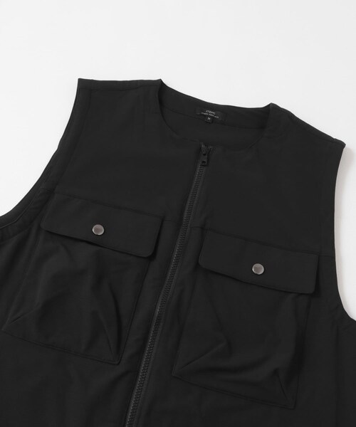 ITEMS URBANRESEARCH（アイテムズ アーバンリサーチ）の「撥水×ストレッチ ナイロンノーカラーベスト（ベスト・メンズ・BLK/NVY・M/L）」の5枚目の写真