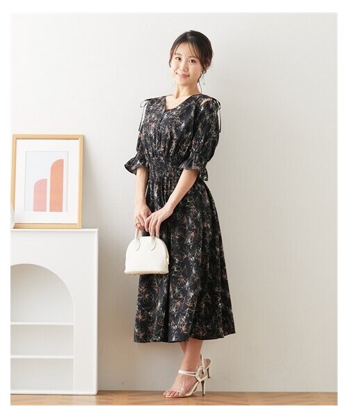 nissen（ニッセン）の「【大きい胸専用】ウエストシャーリングオープンショルダーワンピース（ワンピース・レディース・オフホワイト/ブラック・FS/FM/FL/FLL/F3L）」の7枚目の写真