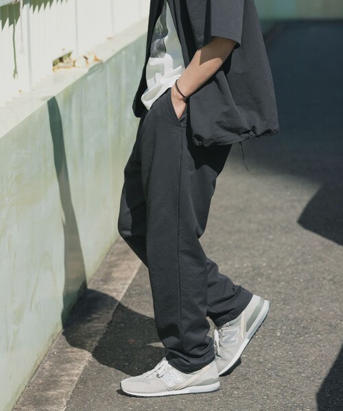 ITEMS URBANRESEARCH(アイテムズ アーバンリサーチ)の「『接触冷感/イージーケア/吸水速乾/撥水/防汚』高機能シアサッカー イージートラウザー(楽着シリーズ)(その他パンツ・メンズ・BLACK/BEIGE/L.BLUE・M/L)」の8枚目の写真