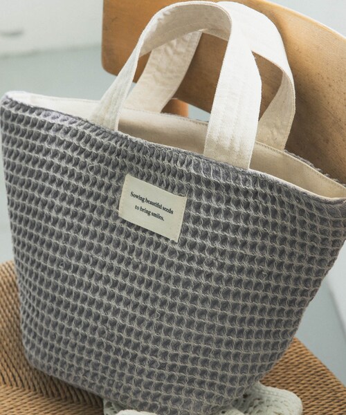 URBAN RESEARCH DOORS（アーバンリサーチドアーズ）の「『別注』beej×DOORS　ワッフルトートバッグ（トートバッグ・レディース・OFF/GRAY・One）」の8枚目の写真