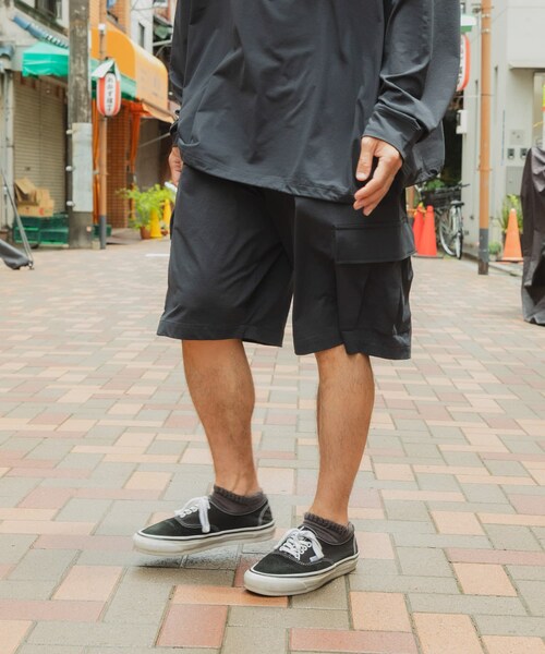 URBAN RESEARCH(アーバンリサーチ)の「Wide Dad BREEZY TECH CARGO SHORTS(その他パンツ・メンズ・D.NAVY/BLACK/CHARCOAL・1/2)」の18枚目の写真