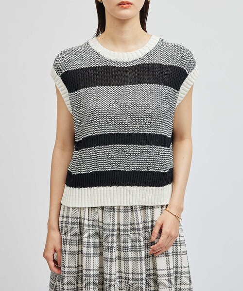 ROPE'（ロペ）の「モノトーン透かし柄ニットベスト（ベスト・レディース・ブラック/オフホワイト・F）」の2枚目の写真