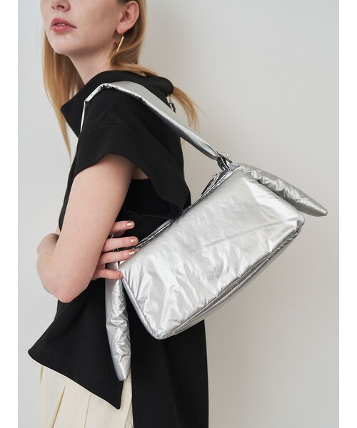 ELENDEEK（エレンディーク）の「PADDING BUCKLE BAG（ハンドバッグ・レディース・オフホワイト/ブラック/シルバー・F）」の9枚目の写真