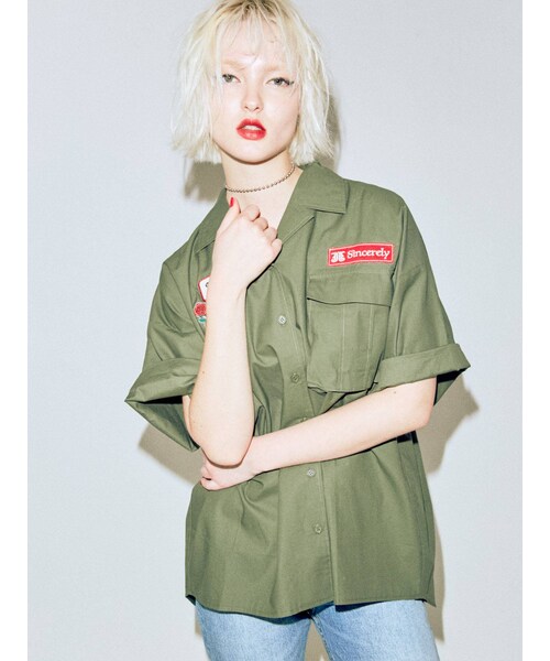 jouetie（ジュエティ）の「ワッペンワークシャツ（シャツ/ブラウス・レディース・ミックス/ボルドー/カーキ・M）」の2枚目の写真