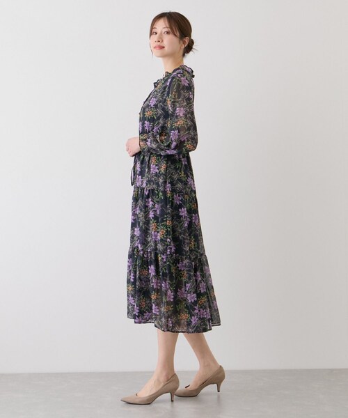 Jayro(ジャイロ)の「フリルネック花柄ワンピース(ワンピース・レディース・ホワイト系/ネイビー系・F)」の12枚目の写真