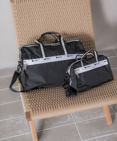 URBAN RESEARCH(アーバンリサーチ)の「『別注』LeSportsac×URBAN RESEARCH DELUXE MED WEEKENDER(ショルダーバッグ・レディース・BLACK/B BEIGE・-)」の7枚目の写真