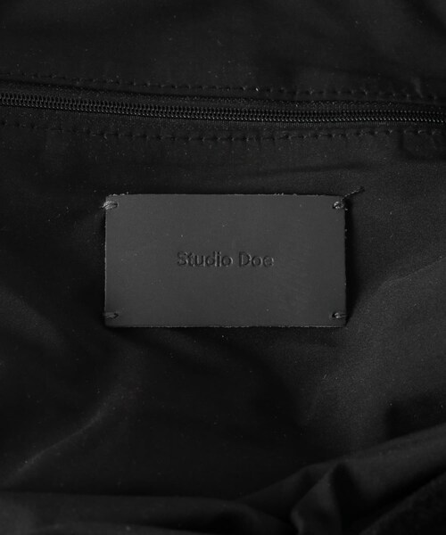 URBAN RESEARCH(アーバンリサーチ)の「STUDIO DOE Twist Shoulder Bag(ショルダーバッグ・レディース・BLACK・-)」の7枚目の写真