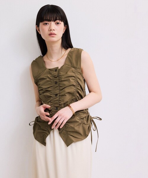 ADAM ET ROPE'（アダムエロペ）の「【WEB限定】シャーリングジレ（ベスト・レディース・ブラック/オフホワイト/ブラウン・F）」の5枚目の写真