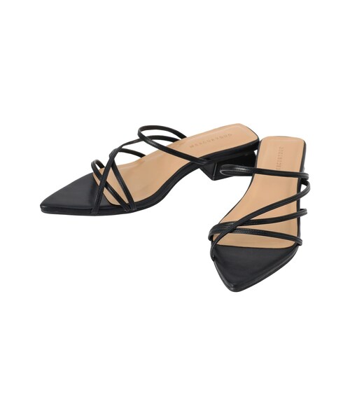 MERCURYDUO（マーキュリーデュオ）の「ナローストラップポイントトゥサンダル（サンダル・レディース・オフホワイト/ブラック/ラベンダー・36/38）」の4枚目の写真