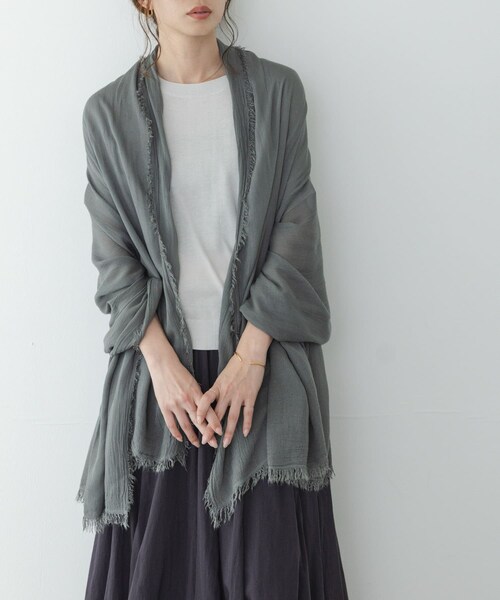 URBAN RESEARCH Sonny Label（アーバンリサーチサニーレーベル）の「イタリア製なめらかレーヨンストール（ストール/ショール・レディース・ベージュ/グレー/ネイビー・One）」の4枚目の写真