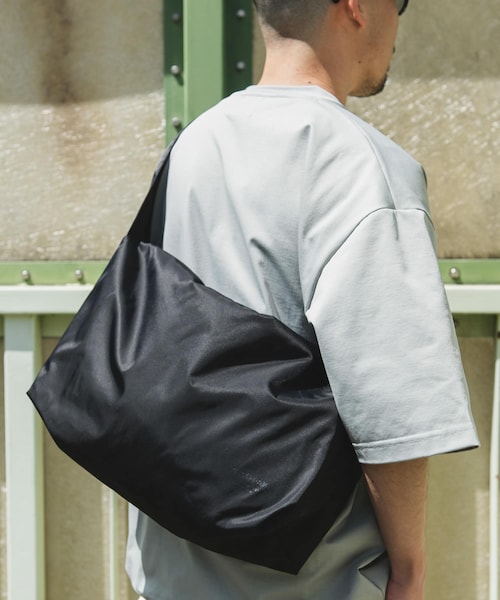 URBAN RESEARCH DOORS（アーバンリサーチドアーズ）の「『撥水』『別注』YAKPAK×DOORS　SHOULDER BAG M（ショルダーバッグ・メンズ・OLIVE/BLACK/CHARCOAL/NAVY・-）」の7枚目の写真