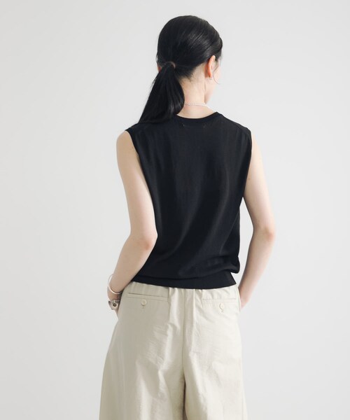 URBAN RESEARCH(アーバンリサーチ)の「UVカット加工ノースリーブニット(タンクトップ・レディース・BEIGE/BLACK/GRAY・FREE)」の7枚目の写真