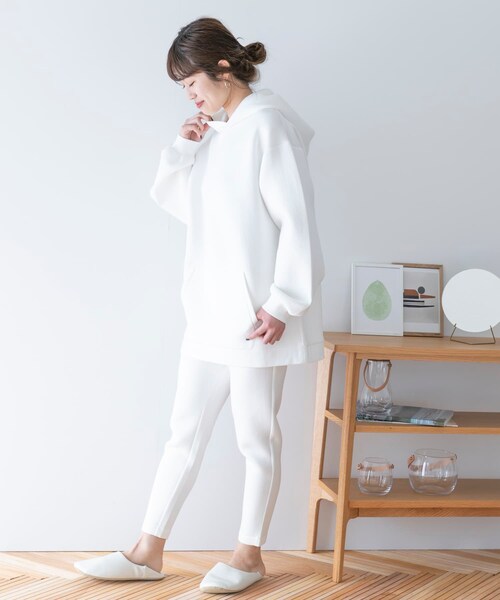 ITEMS URBANRESEARCH（アイテムズ アーバンリサーチ）の「ダンボールニットBIGパーカー（パーカー・レディース・LIGHT BLUE/WHITE/BLACK・one）」の5枚目の写真