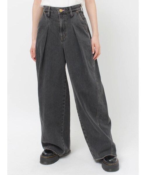 jouetie(ジュエティ)の「【something×PosTokyo】TUCK BUGGY(デニムパンツ・レディース・ブラック/ピンク/ブルー・S/M)」の2枚目の写真