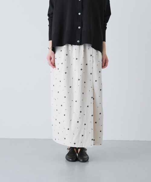 かぐれ（カグレ）の「ツバメ刺繍ラップスカート（スカート・レディース・IVORY/BLACK・Free）」の5枚目の写真