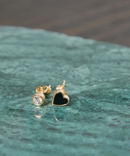 ADAM ET ROPE'(アダムエロペ)の「【GIGI(ジジ)】Amour earrings(ピアス(両耳用)・レディース・ブラック/ホワイト・F)」の12枚目の写真