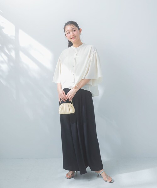 URBAN RESEARCH ROSSO（アーバンリサーチロッソ）の「『一部WEB限定カラー』UVカットウォッシャブルリネン混ブラウス（シャツ/ブラウス・レディース・OFF/NAVY/YELLOW/RED・Free）」の8枚目の写真