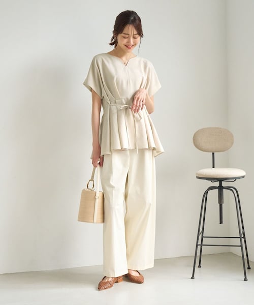 ROPE' PICNIC(ロペピクニック)の「【ベストヒット】ハートネックペプラムブラウス/接触冷感(シャツ/ブラウス・レディース・ベージュ/ネイビー/サックス/ラベンダー/ダークブラウン・F)」の14枚目の写真