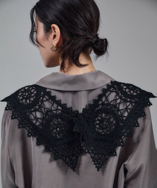 ADAM ET ROPE'（アダムエロペ）の「エンブロイダリカラー（マフラー・レディース・ブラック/オフホワイト・F）」の8枚目の写真