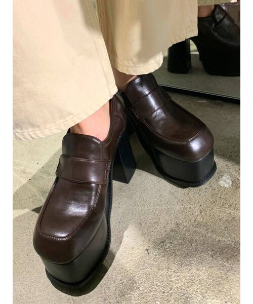 EMODA（エモダ）の「アップトゥバルキーローファー（パンプス・レディース・ブラウン/ブラック/ライトミックス・S/L/M）」の4枚目の写真