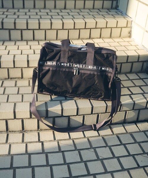 ADAM ET ROPE'(アダムエロペ)の「【LeSportsac for ADAM ET ROPE'】Exclusive Deluxe Med Weeknder(ボストンバッグ・レディース・シルバー・F)」の7枚目の写真