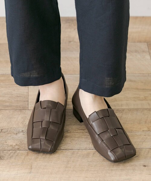 URBAN RESEARCH Sonny Label（アーバンリサーチサニーレーベル）の「グルカスクエアフラットパンプス（パンプス・レディース・ブラック/ブラウン・S/M/L）」の14枚目の写真