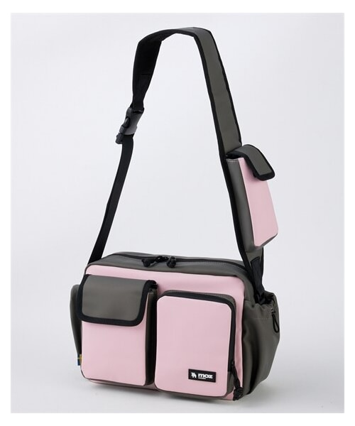 nissen（ニッセン）の「moz（モズ）耐水生地使用１０ポケット配色ショルダーバッグ（ショルダーバッグ・メンズ・黒/グレー×ダスティピンク/スモーキーカーキ×アイボリー・Y）」の2枚目の写真