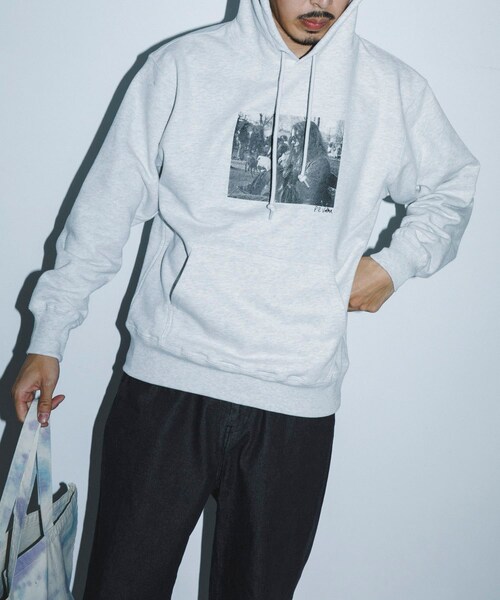 URBAN RESEARCH(アーバンリサーチ)の「BLANKMAG B/W photo Hoodie(パーカー・メンズ・Ash/Black・M/L/XL)」の12枚目の写真