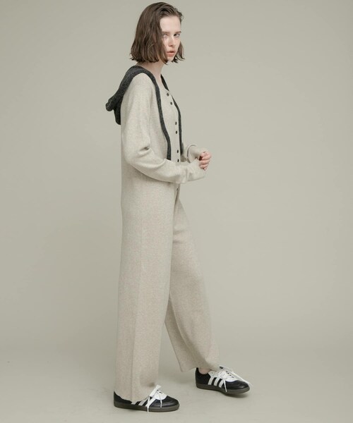 URBAN RESEARCH Sonny Label（アーバンリサーチサニーレーベル）の「ニットオールインワン（つなぎ/オールインワン・レディース・チャコール/ベージュ・36/38）」の2枚目の写真