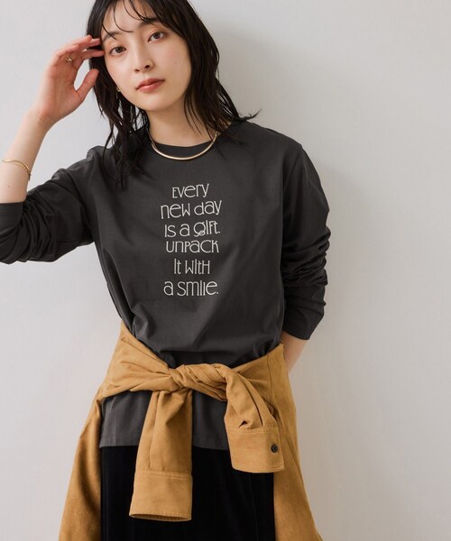 VIS（ビス）の「ロゴ＆フォトアソートプリントロンT（Tシャツ/カットソー・レディース・チャコール/ホワイト/ホワイト系・F）」の15枚目の写真