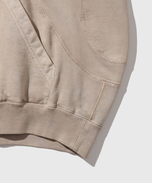 ADAM ET ROPE'(アダムエロペ)の「【NVRFRGT/ネヴァーフォーゲット】PANELED ZIP UP HOODIE(パーカー・メンズ・キナリ/ネイビー・1/2)」の10枚目の写真