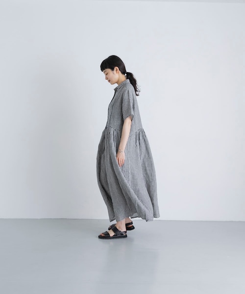 かぐれ(カグレ)の「SOIL GINGHAM CHECK SHORT-SLEEVE DRESS(ワンピース・レディース・BLACK・2)」の7枚目の写真