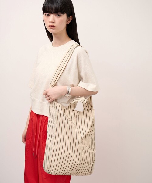 ADAM ET ROPE'（アダムエロペ）の「【WEB限定】・【定番】ギャザー2WAYミドルショルダーバッグ（ショルダーバッグ・レディース・ブラウン/ネイビー/サックス/ピンク・F）」の19枚目の写真