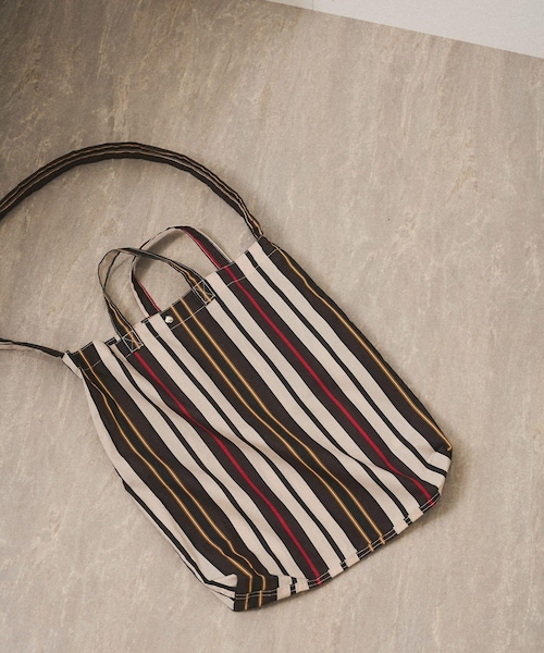ADAM ET ROPE'(アダムエロペ)の「【WEB限定】・【新色追加】ギャザー2WAYショルダーバッグ(ショルダーバッグ・レディース・ブラック系/ダークブラウン系/ブルー系/ピンク系・F)」の12枚目の写真