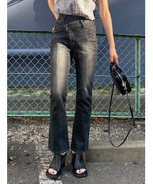 EMODA | アシンメトリーフィットジャストウエストフレアジーンズ(デニムパンツ)