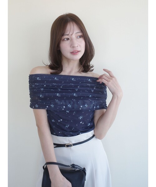LAGUNAMOON（ラグナムーン）の「オフショルチュールトップス（Tシャツ/カットソー・レディース・アイボリー/ライトグレー/ブラック/ネイビー・F）」の4枚目の写真