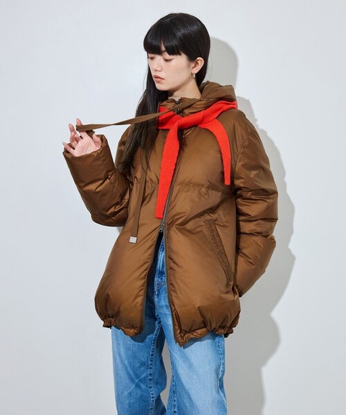 ADAM ET ROPE'(アダムエロペ)の「【サステナブル】2WAYフーディミドルダウン/撥水(ダウンジャケット/コート・レディース・ライトグレー/ブラウン・F)」の18枚目の写真