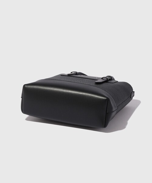ADAM ET ROPE'(アダムエロペ)の「【Maison Margiela/メゾン マルジェラ】SHOPPING VERTICAL MINI(ショルダーバッグ・メンズ・ブラック・F)」の8枚目の写真