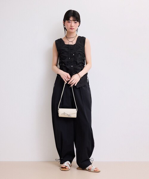 ADAM ET ROPE'（アダムエロペ）の「【WEB限定】シャーリングジレ（ベスト・レディース・ブラック/オフホワイト/ブラウン・F）」の8枚目の写真