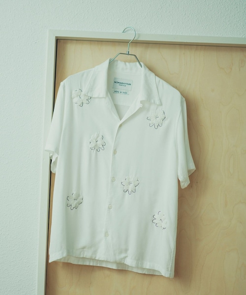 ADAM ET ROPE'(アダムエロペ)の「【NOMARHYTHM TEXTILE for ADAM ET ROPE'】EX Flower Embroidery SS Shirt(シャツ/ブラウス・メンズ・ブラック/キナリ・3/4)」の16枚目の写真