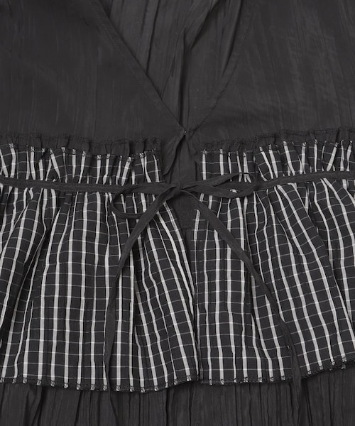 KBF（ケイビーエフ）の「フリルレイヤードブラウス（シャツ/ブラウス・レディース・IVORY/NAVY×IVO/BLACK・One）」の21枚目の写真