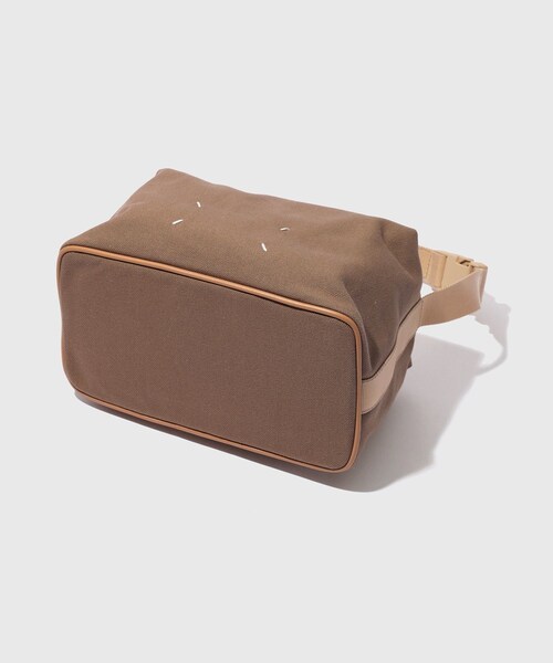 ADAM ET ROPE'(アダムエロペ)の「【Maison Margiela/メゾン マルジェラ】HIGH TECH POUCH(ハンドバッグ・メンズ・ベージュ・F)」の5枚目の写真