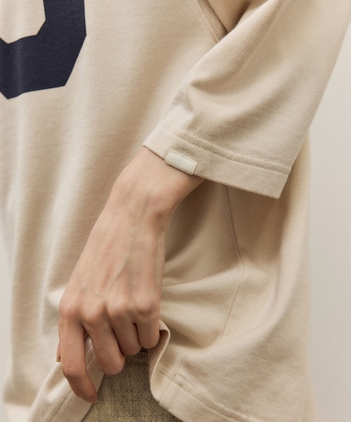 ADAM ET ROPE'（アダムエロペ）の「【Oblada(オブラダ)】別注 FOOTBALL TEE（Tシャツ/カットソー・レディース・オフホワイト/ブラウン/ネイビー・F）」の15枚目の写真